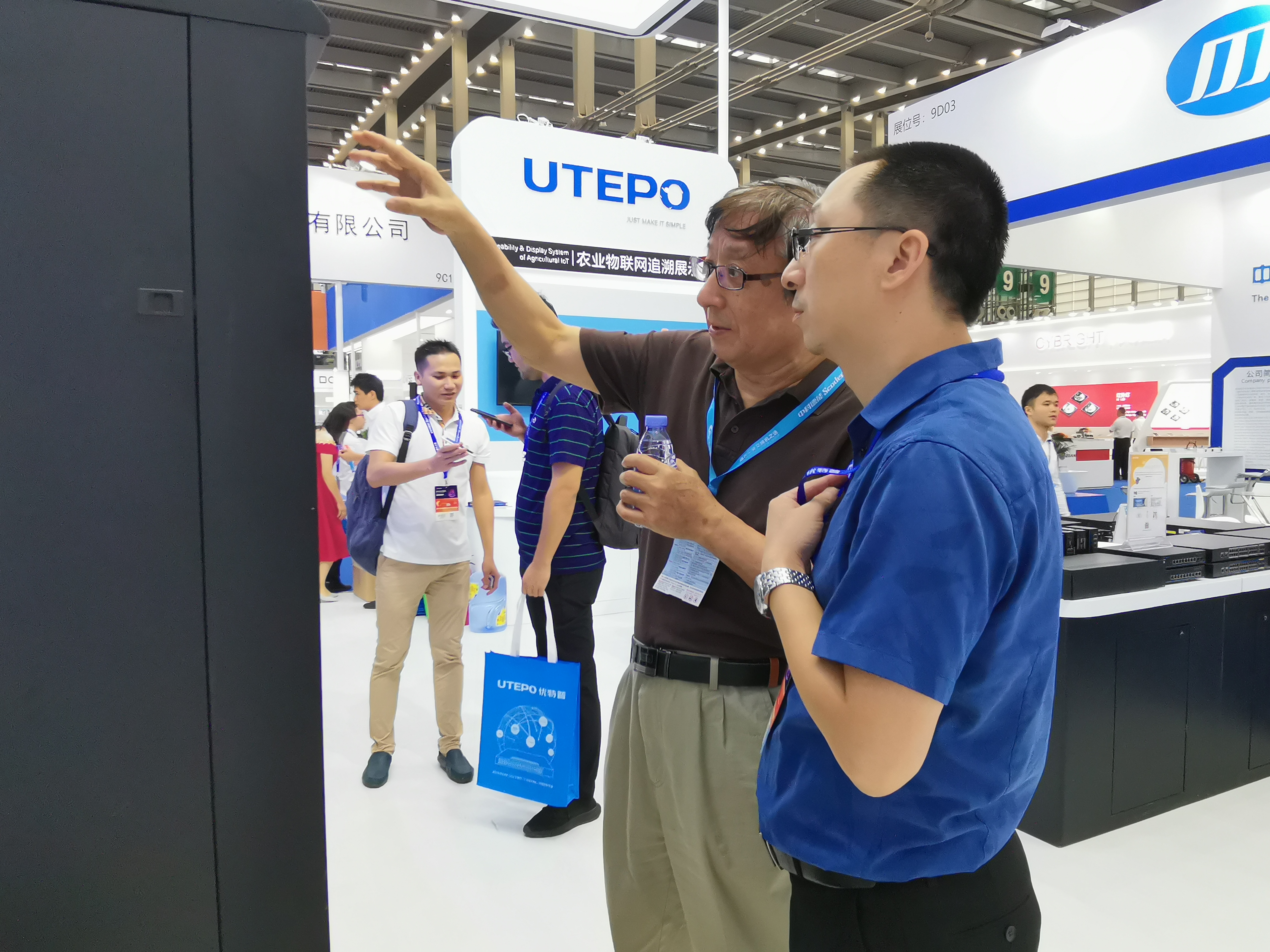 業(yè)內(nèi)專家考察優(yōu)特普網(wǎng)電速聯(lián)